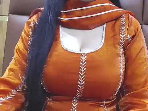 RealNaina online show from July 10, 2026, 5:57 pm