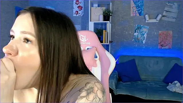 Snapshot of Bella_Garcia chatting on March 19, 2025, 4:47 am Bella Garcia online show from March 19, 2025, 4:47 am