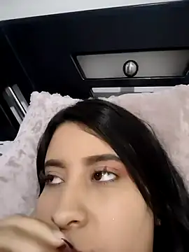 Snapshot of mialorents chatting on October 18, 2025, 6:32 pm mialorents online show from October 18, 2025, 6:32 pm