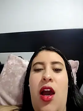 Snapshot of mialorents chatting on October 3, 2025, 3:24 pm mialorents online show from October 3, 2025, 3:24 pm