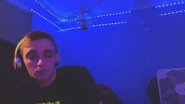 Ilovepussy1911 online show from April 12, 2026, 11:46 am