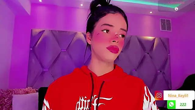 Nina Keyli online show from November 22, 2025, 7:57 pm