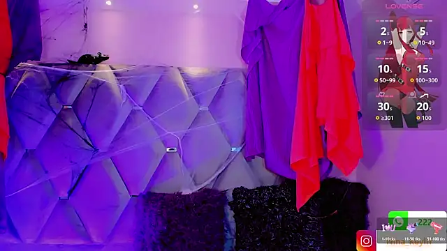 Snapshot of Nina_Keyli chatting on October 17, 2025, 7:48 pm Nina Keyli online show from October 17, 2025, 7:48 pm