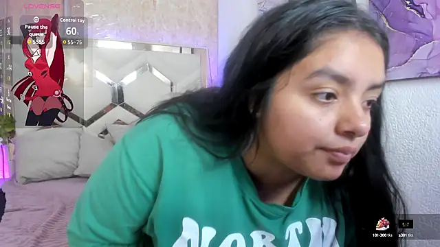 Snapshot of EmilyBrownn_ chatting on October 13, 2025, 6:53 pm EmilyBrownn  online show from October 13, 2025, 6:53 pm