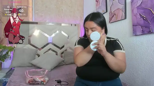 Snapshot of EmilyBrownn_ chatting on October 8, 2025, 6:52 pm EmilyBrownn  online show from October 8, 2025, 6:52 pm