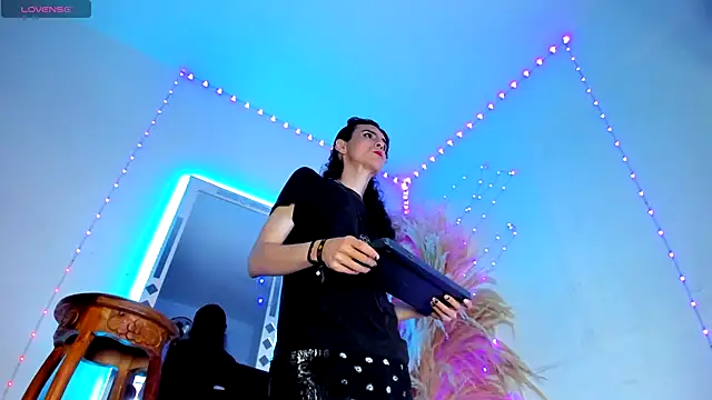 arthemisa hot online show from October 13, 2025, 1:02 pm