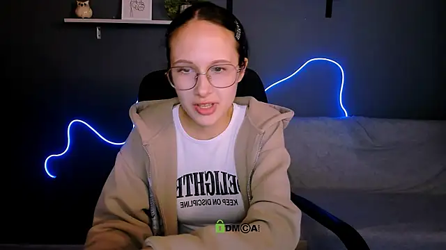 Snapshot of mona_cloud chatting on September 24, 2025, 7:31 pm mona cloud online show from September 24, 2025, 7:31 pm