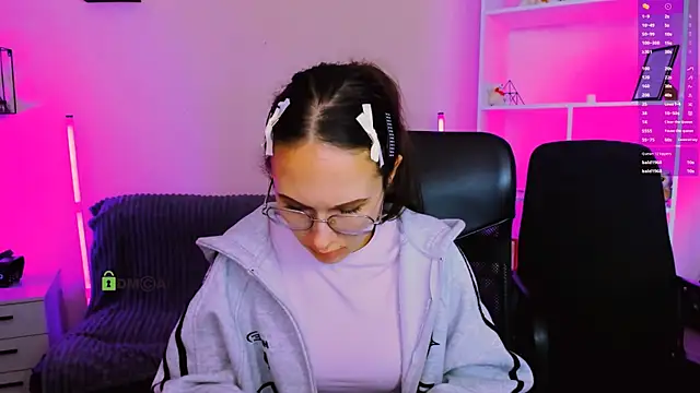 mona cloud online show from November 13, 2025, 2:15 am