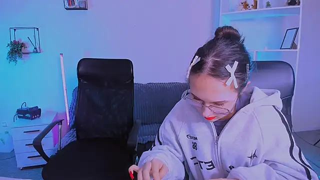 Snapshot of mona_cloud chatting on November 10, 2025, 12:26 am mona cloud online show from November 10, 2025, 12:26 am