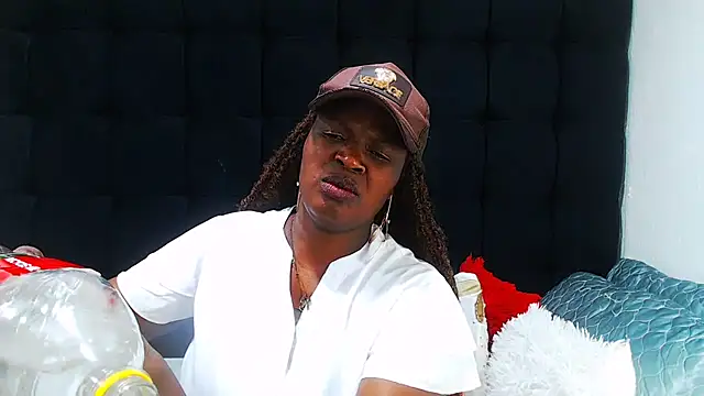 Snapshot of TaurusClitCake chatting on October 15, 2025, 9:50 am TaurusClitCake online show from October 15, 2025, 9:50 am