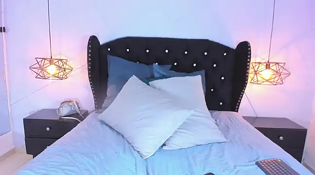 pennycutte18 online show from March 12, 2025, 11:43 am