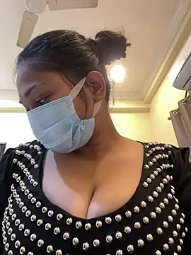 Snapshot of divya_arora22 chatting on March 5, 2025, 8:00 am divya arora22 online show from March 5, 2025, 8:00 am