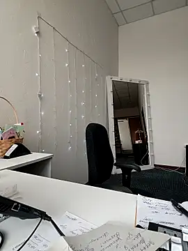 Juicy PeachLux online show from March 20, 2025, 6:52 am