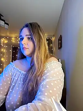 Juicy PeachLux online show from March 19, 2026, 5:57 pm