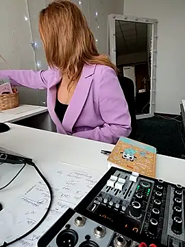 Juicy PeachLux online show from March 14, 2025, 7:48 am