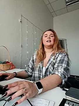 Snapshot of Juicy_PeachLux chatting on October 5, 2025, 7:54 am Juicy PeachLux online show from October 5, 2025, 7:54 am