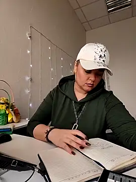 Snapshot of Juicy_PeachLux chatting on October 2, 2025, 7:45 am Juicy PeachLux online show from October 2, 2025, 7:45 am