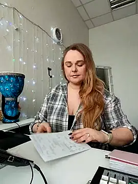 Juicy PeachLux online show from February 15, 2026, 5:52 am