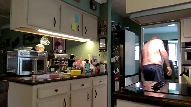 Snapshot of superbearboss chatting on February 20, 2026, 4:42 pm superbearboss online show from February 20, 2026, 4:42 pm