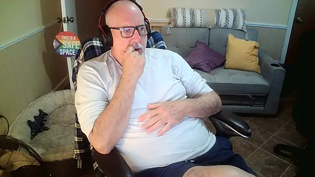 Snapshot of superbearboss chatting on February 27, 2026, 6:52 pm superbearboss online show from February 27, 2026, 6:52 pm