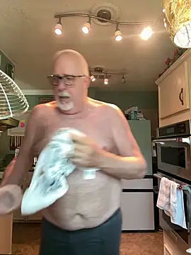 Snapshot of superbearboss chatting on February 28, 2026, 6:07 pm superbearboss online show from February 28, 2026, 6:07 pm