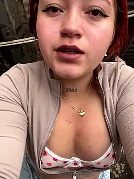 Snapshot of Karina_Leon chatting on January 14, 2026, 8:01 pm Karina Leon online show from January 14, 2026, 8:01 pm