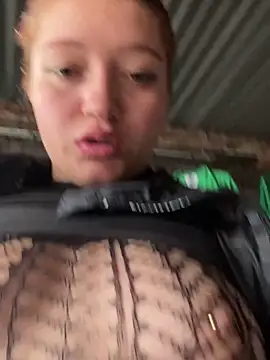 Snapshot of Karina_Leon chatting on January 13, 2026, 6:12 pm Karina Leon online show from January 13, 2026, 6:12 pm