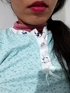 saraaxx1 online show from February 1, 2026, 2:37 pm