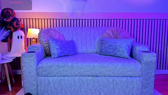 Snapshot of aleska_winter chatting on October 18, 2025, 11:45 am aleska winter online show from October 18, 2025, 11:45 am
