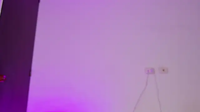 isahilton1 online show from September 10, 2025, 8:19 pm