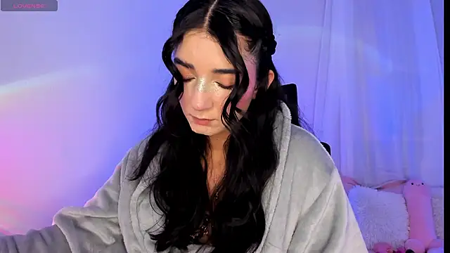 Snapshot of Hi_Soyfer chatting on November 11, 2025, 2:45 pm Hi Soyfer online show from November 11, 2025, 2:45 pm