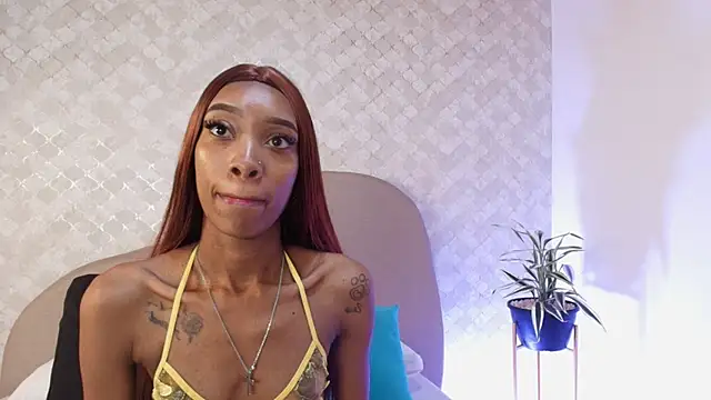 SCARLHETTBROWN online show from April 27, 2026, 1:31 pm