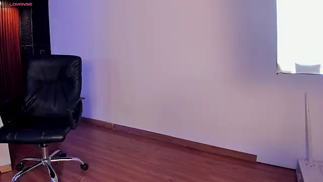 Snapshot of Catalina_Santhana chatting on September 30, 2025, 7:09 pm Catalina Santhana online show from September 30, 2025, 7:09 pm