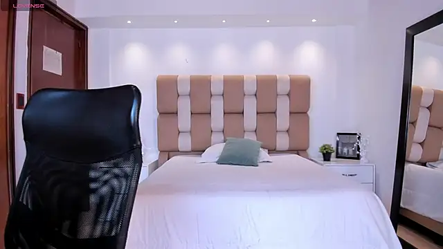 Snapshot of Catalina_Santhana chatting on October 29, 2025, 6:07 pm Catalina Santhana online show from October 29, 2025, 6:07 pm