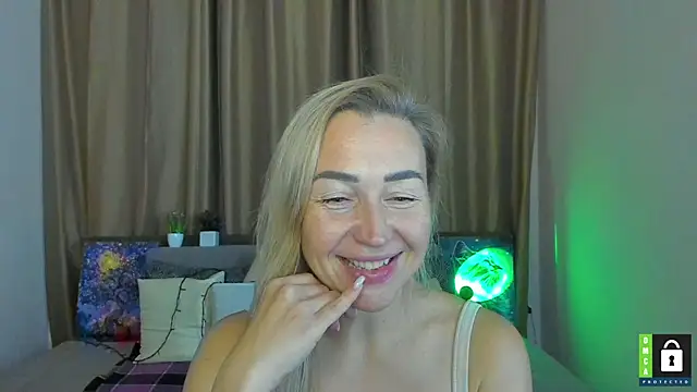 Kiss julli88I online show from November 8, 2025, 6:33 pm