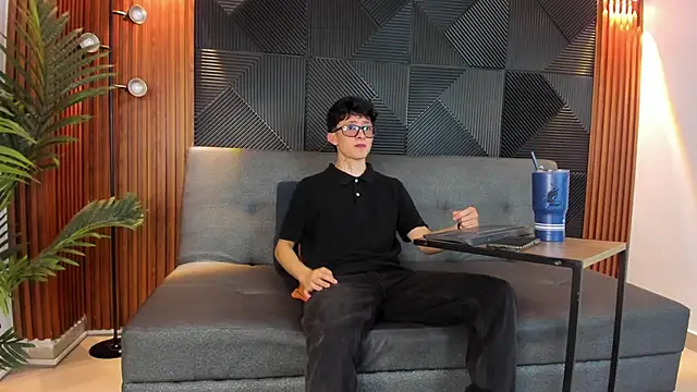 troy rouge online show from March 21, 2025, 7:02 pm