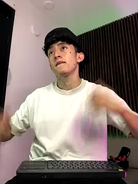 troy rouge online show from October 1, 2025, 7:18 pm