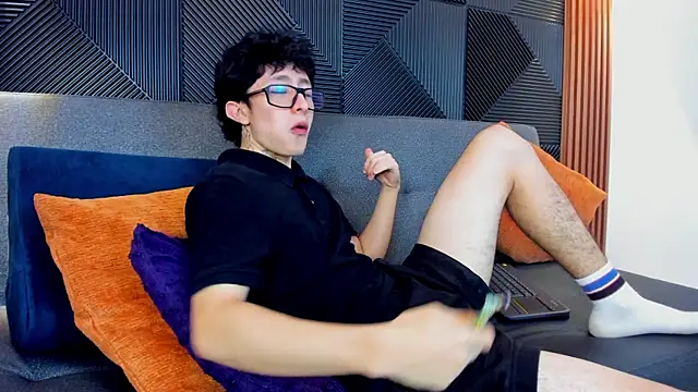 troy rouge online show from March 13, 2025, 10:21 pm