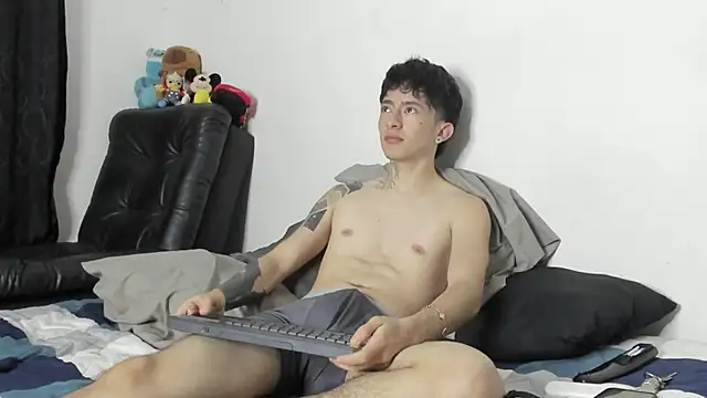 Snapshot of troy_rouge chatting on February 12, 2026, 11:10 am troy rouge online show from February 12, 2026, 11:10 am