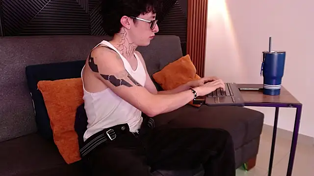 troy rouge online show from March 12, 2025, 1:36 am