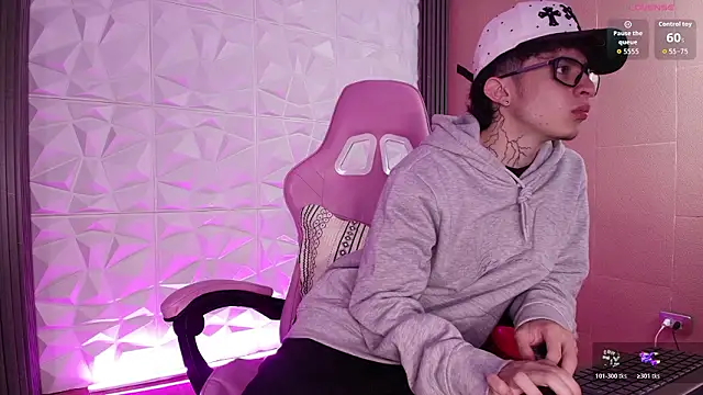 Snapshot of troy_rouge chatting on January 17, 2026, 11:14 am troy rouge online show from January 17, 2026, 11:14 am