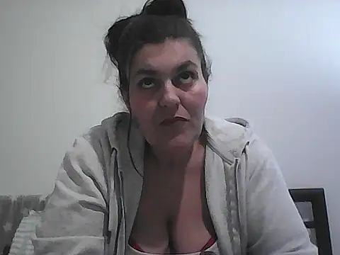 Curvy-Essex-Milf online show from March 5, 2026, 11:32 pm