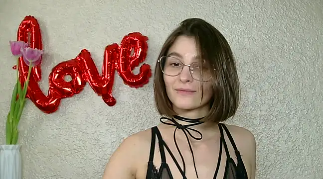 luna Gharming online show from March 12, 2025, 12:47 pm