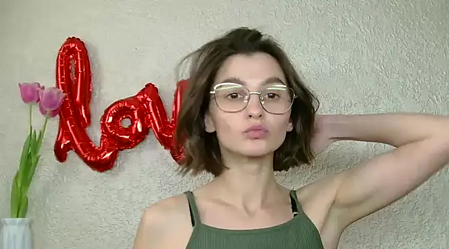 luna Gharming online show from March 11, 2025, 12:39 pm