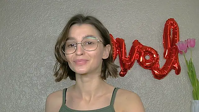 luna Gharming online show from March 11, 2025, 9:34 am