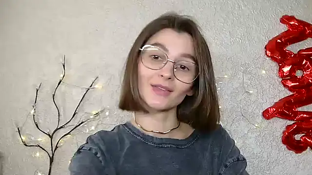 luna Gharming online show from March 19, 2025, 10:55 am