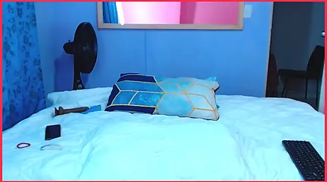 beautifullmoonX online show from March 13, 2025, 6:58 am