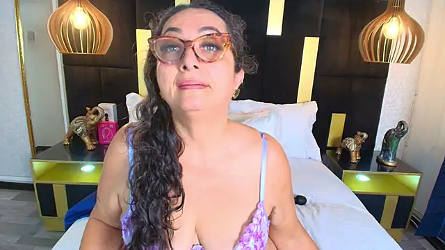 AlessandraLeroy online show from November 9, 2025, 3:05 pm