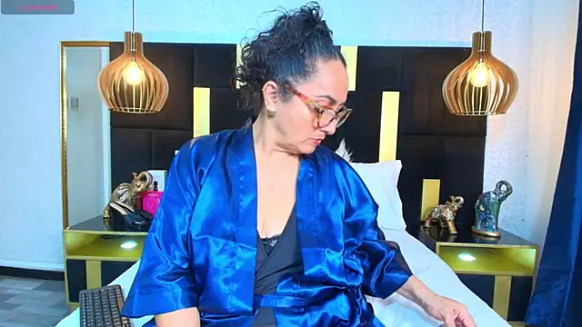 AlessandraLeroy online show from November 10, 2025, 11:59 am