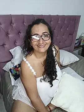 Snapshot of AlessandraLeroy chatting on October 29, 2025, 2:10 am AlessandraLeroy online show from October 29, 2025, 2:10 am